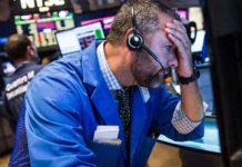 Dow Jones rớt 260 điểm