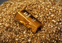 Giá vàng vượt xa mốc 3.600 USD/oz, quỹ SPDR Gold Trust bán ròng